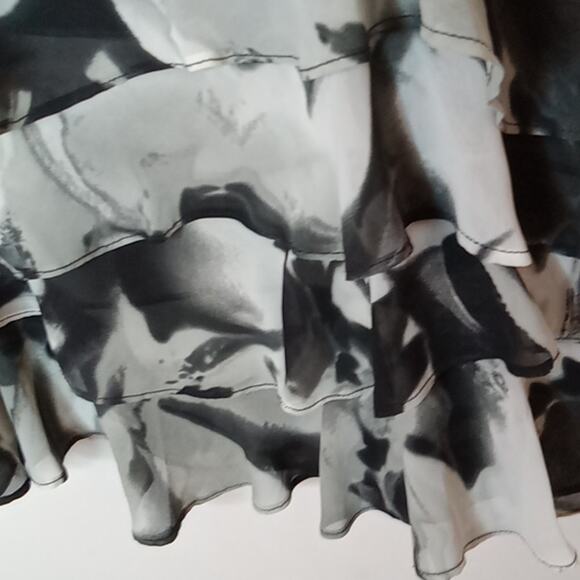 New York Company Women's Ruffle Small Sleeveless blouse. Atleisure, Layering . - Picture 3 of 8